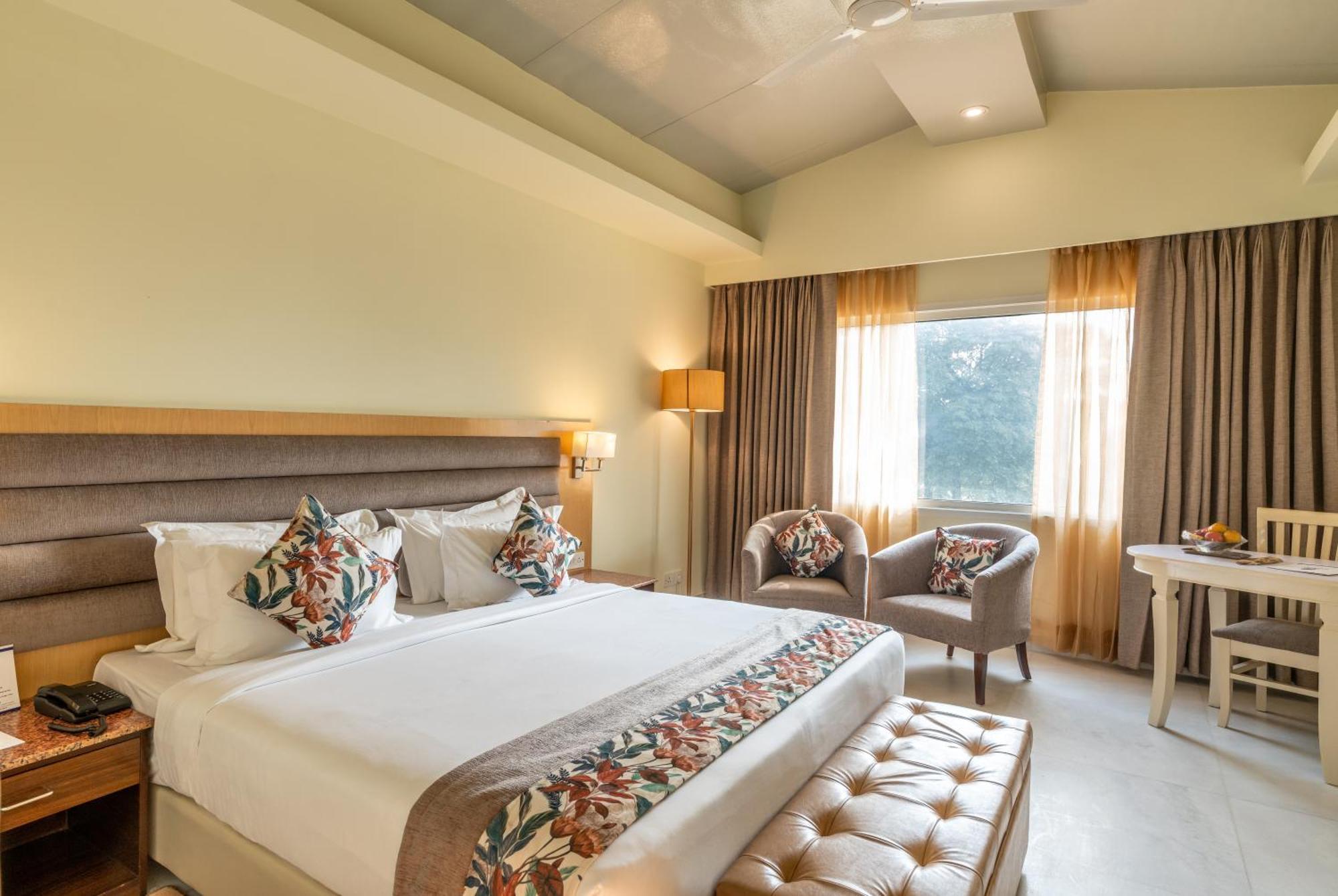 Best Western Resort Country Club Gurgaon Exterior photo