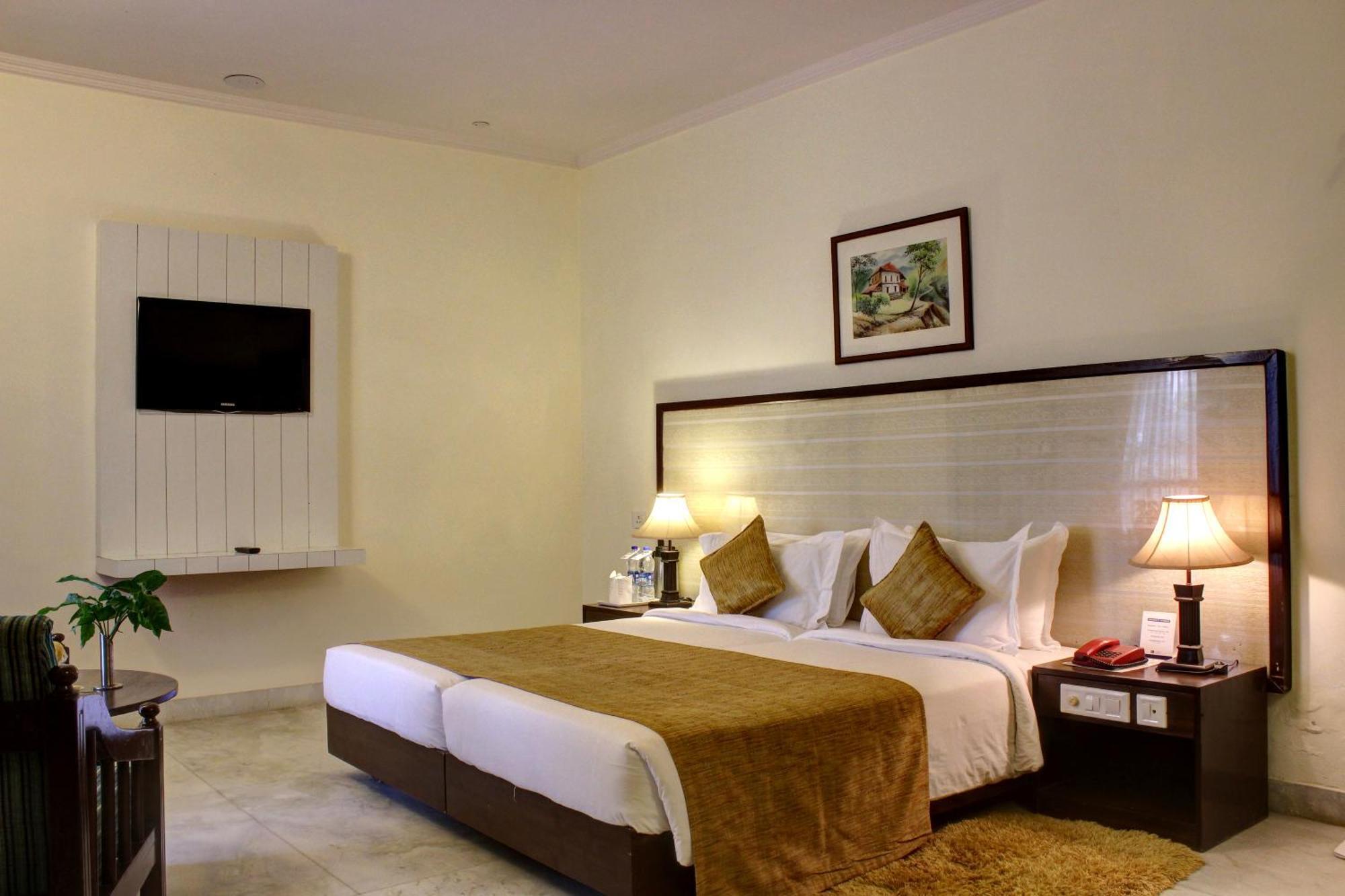 Best Western Resort Country Club Gurgaon Exterior photo