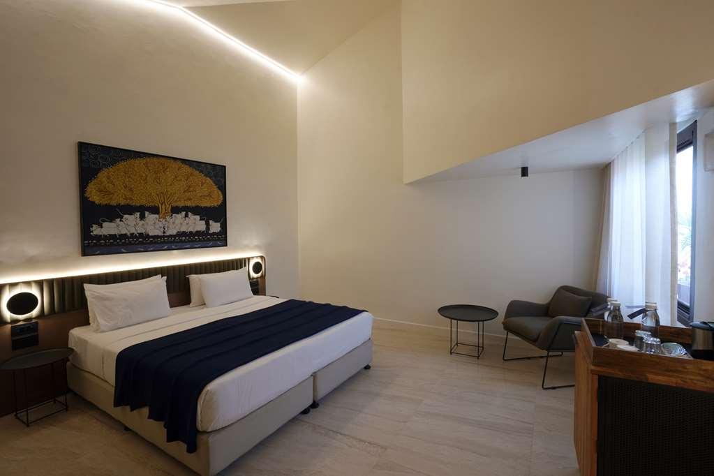 Best Western Resort Country Club Gurgaon Room photo